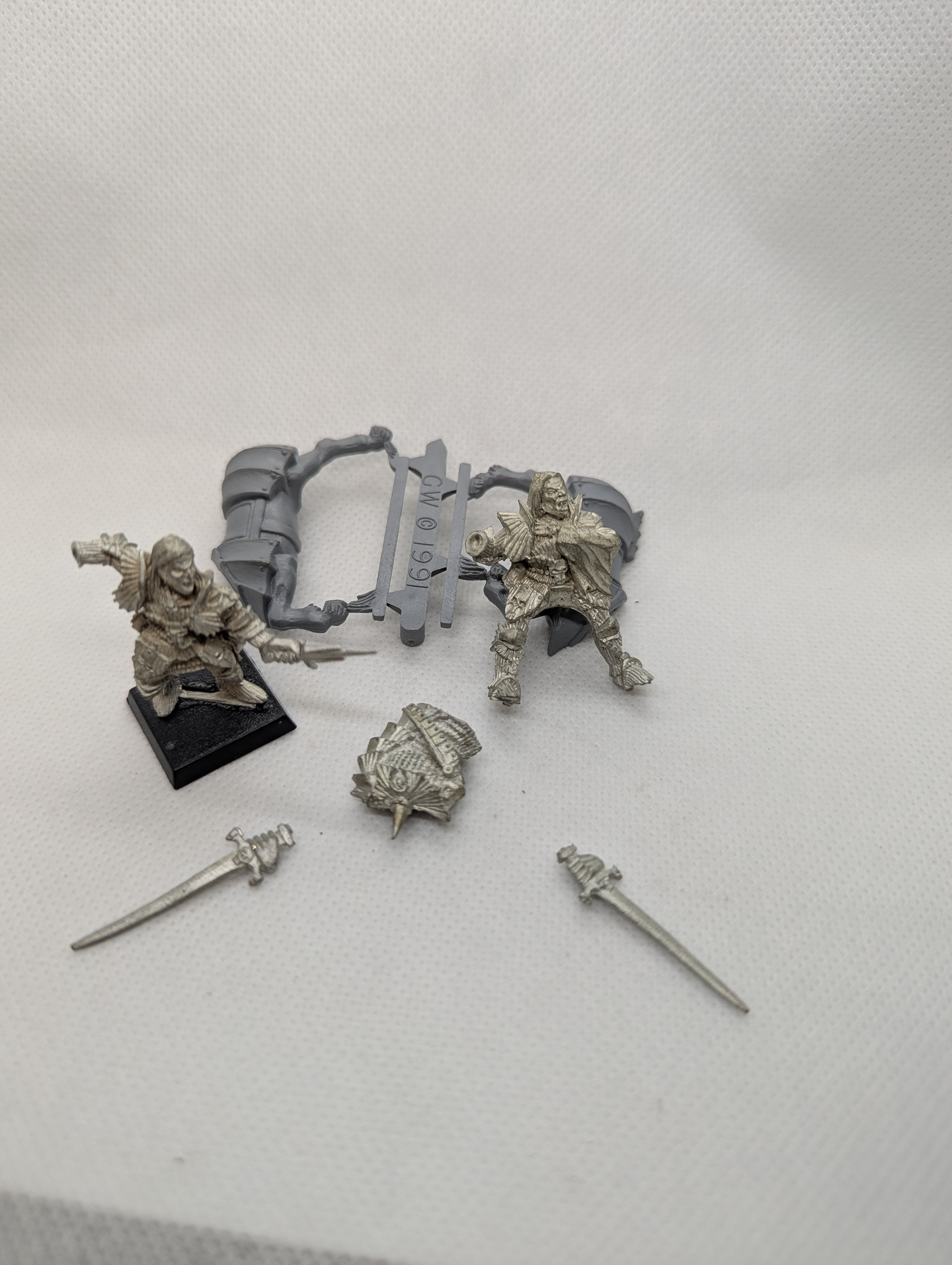 P/O: Metal Vampires (Mounted, Unmounted)